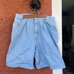 Vintage Chic Women's Jean Medium Wash High Waisted Mom. Unsized